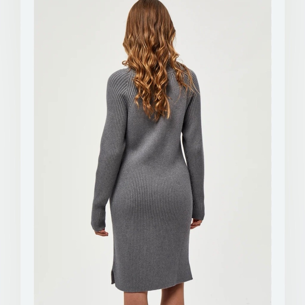 NWT Madison Grey Long Sleeve Knit Sweater Dress White Collar Size M